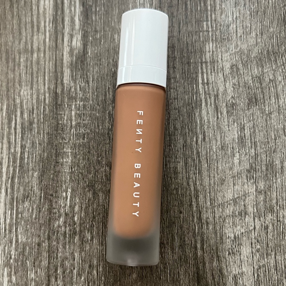 Fenty Beauty Pro Filt’r Soft Matte Longwear Foundation